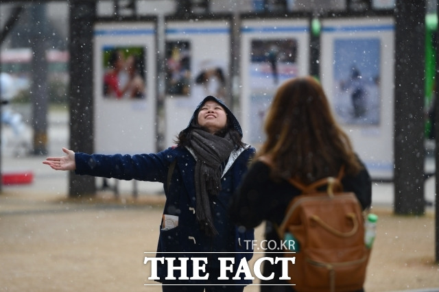 금요일인 17일 전국 대부분 지역 아침 기온이 영하권에 들겠고 일부 지역에 '첫눈'이 내릴 수 있다. /남윤호 기자