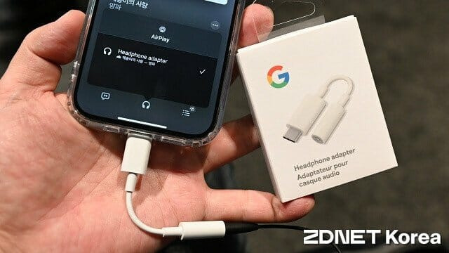 애플 아이폰15 프로. EU 규제에 따라 USB-C 단자를 적용해 타사 주변기기와 호환성이 향상됐다. (사진=지디넷코리아)