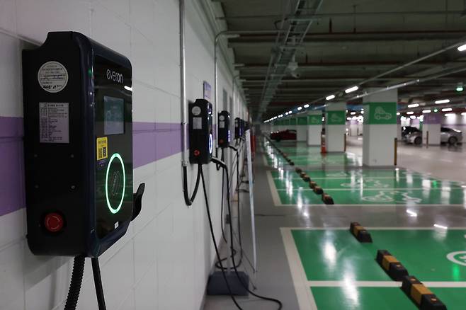 지난달 29일 오전 서울 시내 한 전기차 주차장의 모습. /연합뉴스