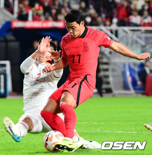 [OSEN=수원, 조은정 기자]전반 대한민국 황희찬이 2-0으로 앞서가는 골을 넣고 있다. 2023.10.17 /cej@osen.co.kr