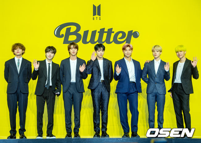 [OSEN=민경훈 기자]방탄소년단(BTS) 멤버들이 무대 위에서 포토타임을 갖고 있다./ rumi@osen.co.kr