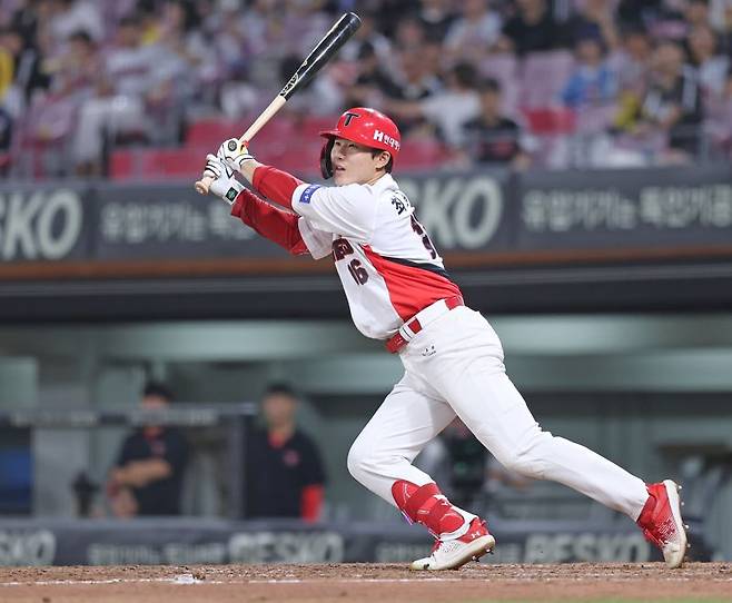 내년 시즌 KIA 타이거즈 타선의 최고 화두는 단연 최원준이 얼마만큼 해주느냐에 달려있다. 그는 상하위타순의 연결고리 역할을 해야하고 무엇보다 뛰는 야구에 중요한 역할을 담당한다 [사진 = KIA 타이거즈]