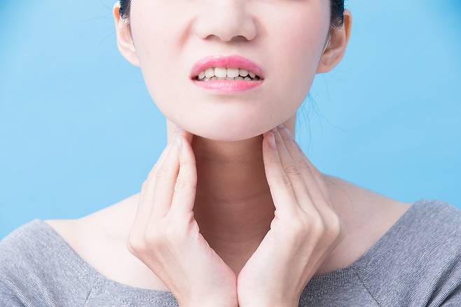 스트레스를 많이 받으면 코르티솔 호르몬이 분비돼 얼굴 부종이 심해질 수 있다./사진=클립아트코리아