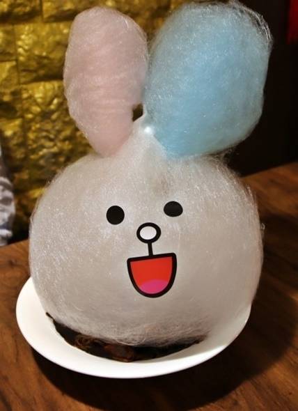 설탕을 대신하는 솜사탕으로 단맛을 낸 솜사탕 짜장면. 사진 블로거 구가87(@guga87) 제공