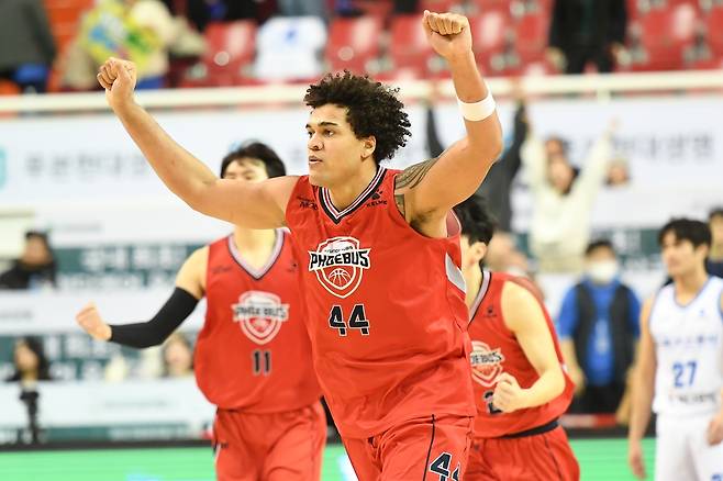 18일 경기에서 역전 결승 3점포를 넣고 기뻐하는 현대모비스 프림. [KBL 제공. 재판매 및 DB 금지]