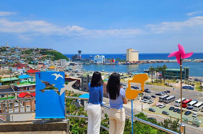 동해 별빛마을에서 내려다 본 묵호항 풍경