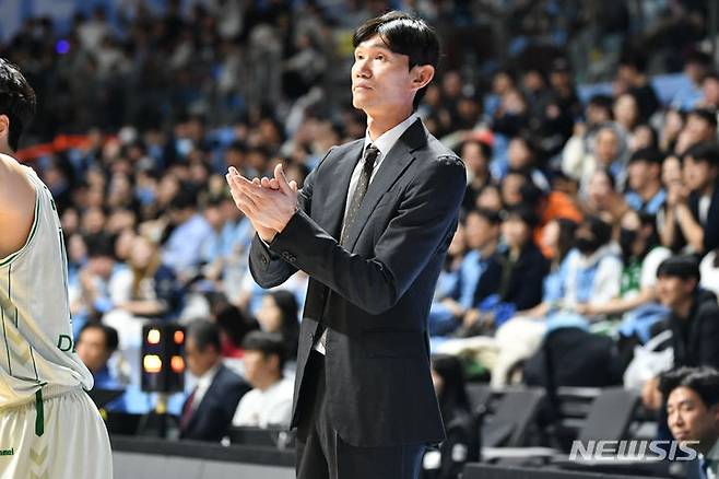 [서울=뉴시스]프로농구 DB 김주성 감독. (사진=KBL 제공)