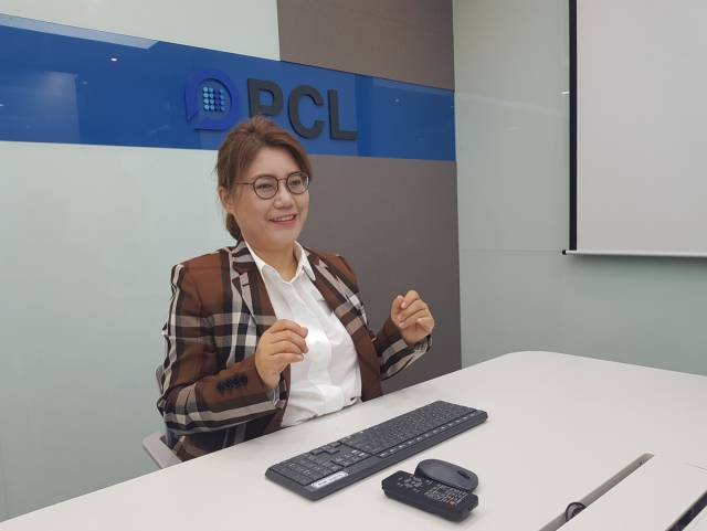 김소연 피씨엘 대표가 지난해 피씨엘 사무실에서 서울경제신문과 인터뷰를 하고 있다. 사진 제공=피씨엘