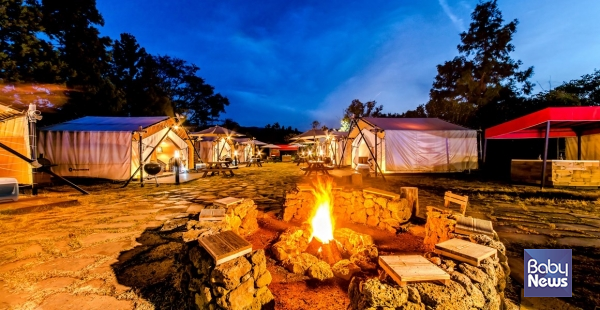 제주의 가을밤을 로맨틱하게 만들어주는 캠핑. ⓒ비짓제주