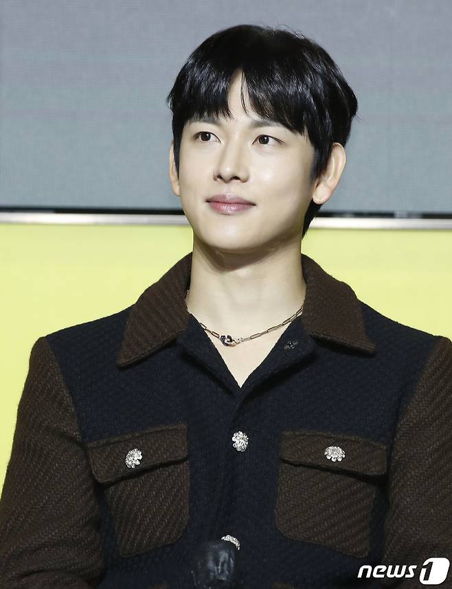 배우 임시완이 20일 오전 서울 역삼동 조선 팰리스 강남 호텔에서 진행된 쿠팡플레이 오리지널 드라마 '소년시대' 제작발표회에서 미소를 짓고 있다. ‘소년시대’는 1989년 충청남도를 배경으로 안 맞고 사는 게 일생일대의 목표인 병태가 하루아침에 부여 짱으로 둔갑하면서 벌어지는 이야기를 그렸다. 2023.11.20/뉴스1 ⓒ News1 권현진 기자