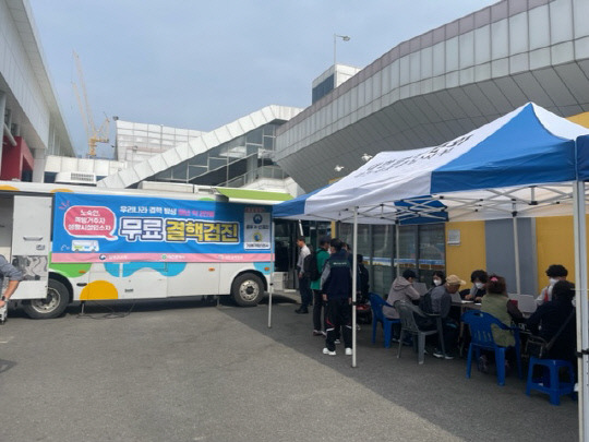 지난 10월 대전역에서 진행된 무료결핵검진. 사진=동구 제공