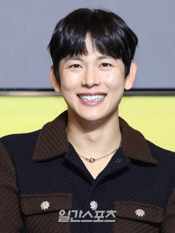 배우 임시완이 20일 오전 서울 강남구 조선 팰리스 서울 강남에서 열린 쿠팡플레이 시리즈 '소년시대' 제작발표회에 참석해 취재진과의 질의응답 시간을 갖고 있다. '소년시대'는 1989년 충청남도, 안 맞고 사는 게 일생 일대의 목표인 온양 찌질이 병태가 하루아침에 부여 짱으로 둔갑하면서 벌어지는 이야기로 오는 24일 공개. 서병수 기자 qudtn@edaily.co.kr