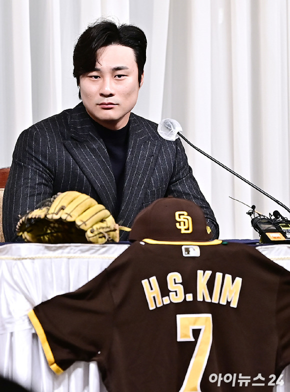 메이저리그(MLB) 샌디에이고 파드리스 파드리스 김하성이 20일 오전 서울 강남구 리베라 호텔에서 열린 골든글러브 수상 공식 기자회견에서 질문에 답변하고 있다. [사진=곽영래 기자]