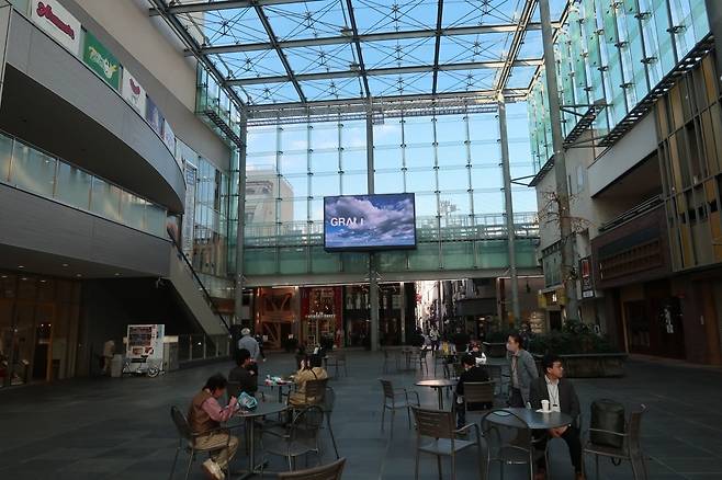 도시에 활력을 불어넣기 위해 조성한 그랜드 플라자. 사진=김정우 기자
