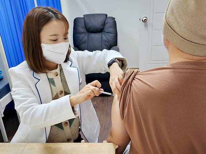 [서울=뉴시스]성동구, 70세 이상에 대상포진 예방접종 모습. (사진=뉴시스 DB) photo@newsis.com *재판매 및 DB 금지