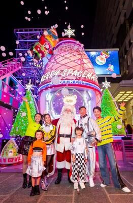 Ready to ascend the giant "Christmas Tree Rocket"  with Bear Astronaut and Santa! (PRNewsfoto/Harbour City Estates Limited)