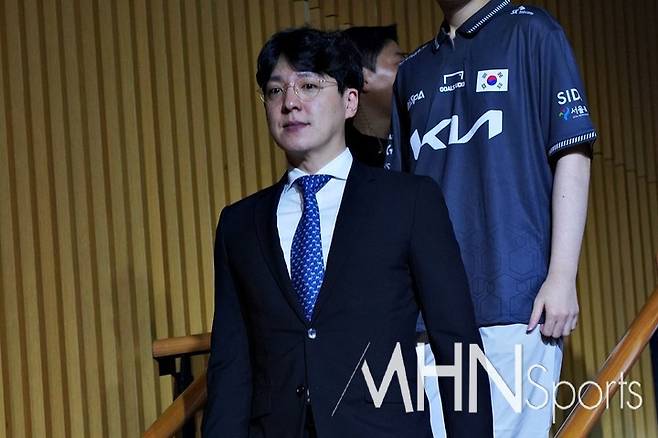 항저우 아시안게임 리그오브레전드 대표팀 시절의 꼬마 김정균 감독ⓒMHN스포츠 이솔 기자
