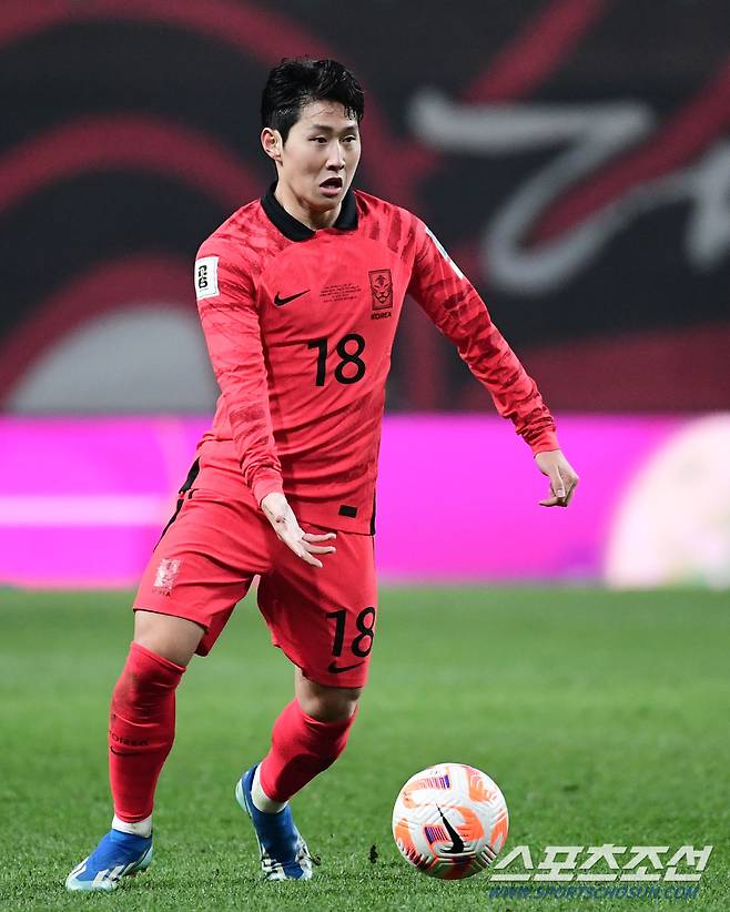 클린스만 감독이 이끄는 축구대표팀이 16일 서울월드컵경기장에서 싱가포르를 상대로 월드컵 2차 예선 경기를 펼쳤다. 경기하고 있는 이강인. 상암=송정헌 기자songs@sportschosun.com/2023.11.16/