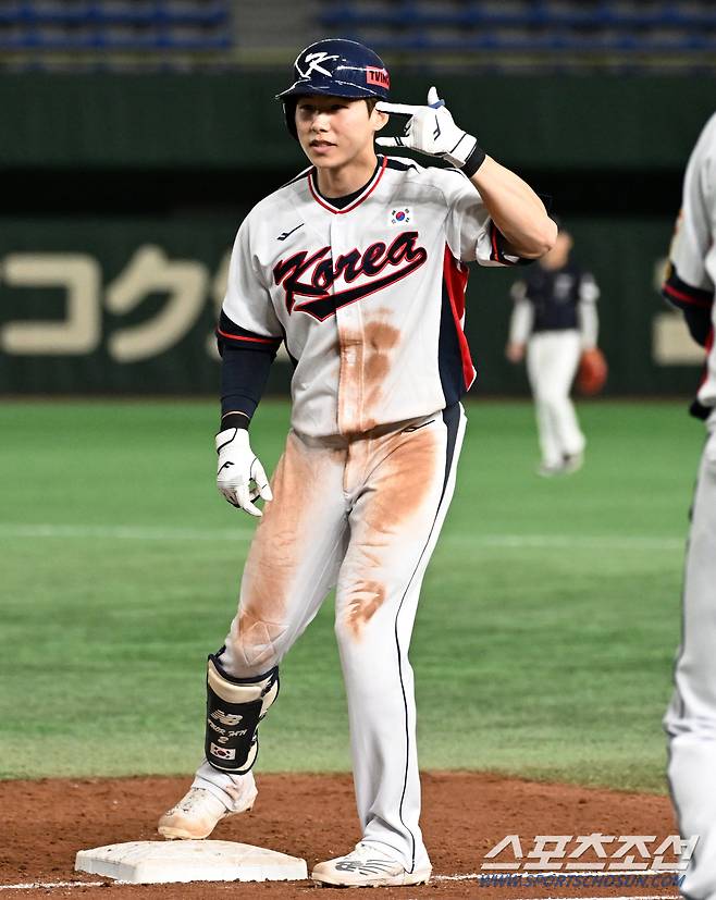 18일 일본 도쿄돔에서 열린 2023 아시아 프로야구 챔피언십(APBC) 한국과 대만의 경기. 2회말 1사 1,2루 김혜성이 적시타를 날린 뒤 환호하고 있다. 도쿄(일본)=박재만 기자pjm@sportschosun.com/2023.11.18/