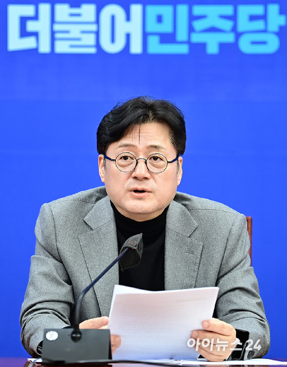 홍익표 더불어민주당 원내대표가 21일 오전 서울 여의도 국회에서 열린 원내대책회의에서 발언을 하고 있다. [사진=곽영래 기자]