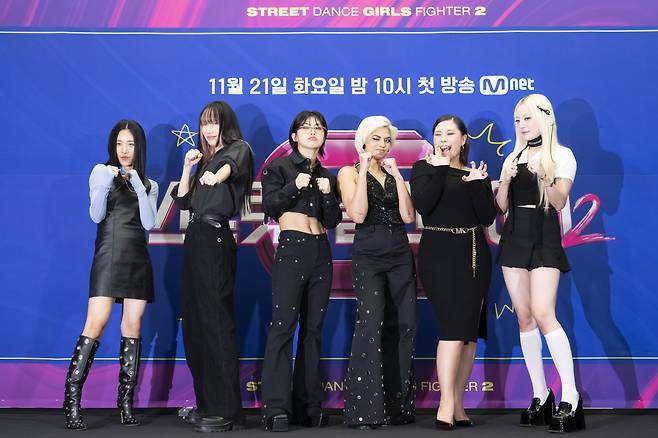 Dancers from Mnet's "Street Woman Fighter" and "Street Woman Fighter 2" mentoring teen dancers for Mnet's "Street Dance Girls Fighter 2" pose for a photo at a press conference in Seoul on Tuesday. (Mnet)