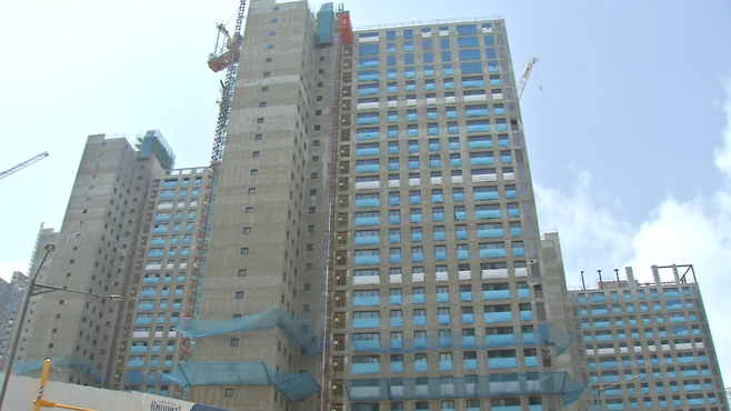 지난 4월 말 지하주차장 붕괴 사고가 발생한 인천 서구 검단신도시 아파트 단지. / 사진=MBN