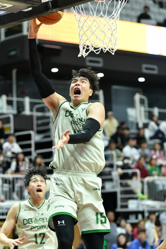 김종규가 있어 DB산성은 난공불락이다. 사진=KBL 제공