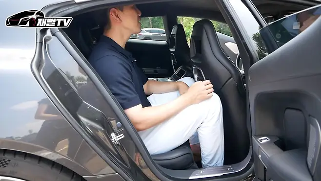 애스턴마틴 라피드 수입차 카푸어 금수저 20대차 추천 20대 외제차 12기통 배기음 애스턴마틴 가격 시승기 재뻘tv