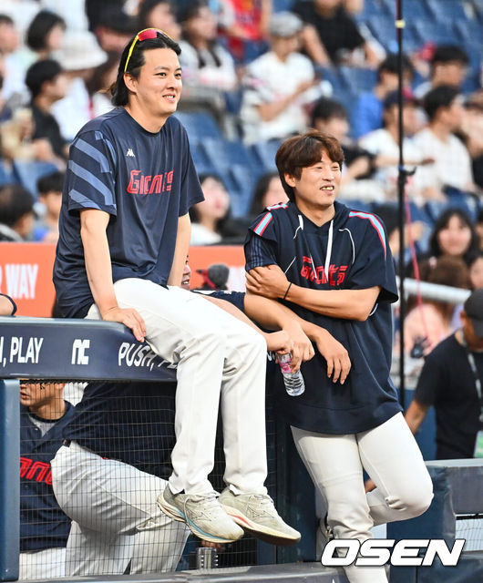 [OSEN=이석우 기자] 내년 시즌 후 FA가 되는 롯데 김원중, 구승민. 2023.09.08 / foto0307@osen.co.kr