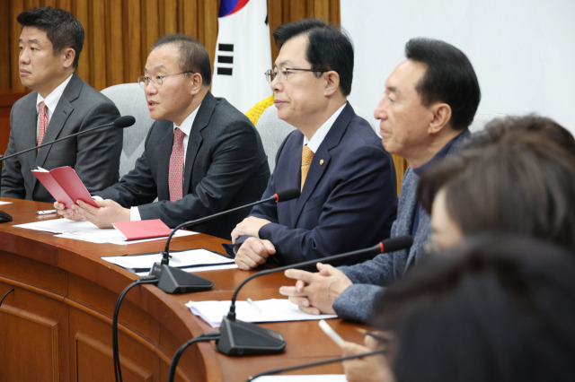 윤재옥 국민의힘 원내대표가 21일 국회에서 열린 원내대책회의에서 발언하고 있다. 연합뉴스