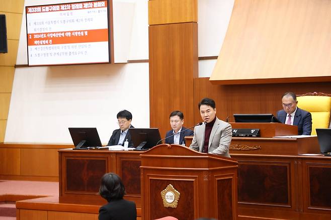 연설하는 오언석 도봉구청장 오언석 도봉구청장이 제331회 도봉구의회 제2차 정례회 제1차 본회의에서 2024년도 사업예산안에 대해 시정연설하고 있다(2023. 11. 17.)
[도봉구 제공. 재판매 및 DB 금지]