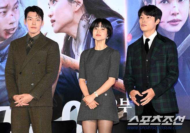 22일 용산CGV에서 열린 영화 '외계+인 2부'의 제작보고회, 김우빈 김태리 류준열이 무대에 오르고 있다. 용산=허상욱 기자wook@sportschosun.com/2023.11.22/