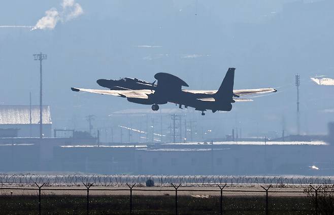 21일 경기도 평택시 주한미공군 오산기지에서 U-2S 정찰기가 이륙하고 있다. 평택/연합뉴스