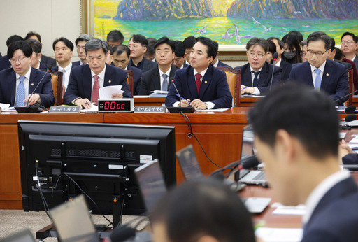 지난 15일 국회에서 박민식 국가보훈부 장관과 한기정 공정거래위원장 등이 출석한 가운데 정무위원회 전체회의가 열리고 있다. 연합뉴스