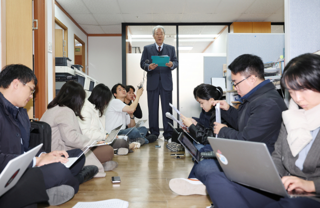 ▲22일 오후 서울 서초구 법무법인 동북아 사무실에서 이경재 변호사가 최서원(개명 전 최순실)씨의 석방을 촉구하는 기자간담회를 하고 있다. ⓒ연합뉴스