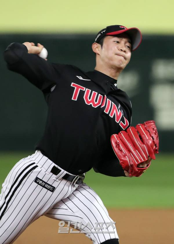 2023 KBO 프로야구 SSG랜더스와 LG트윈스의 경기가 23일 오후 인천SSG랜더스필드에서 열렸다. 9회말 이상규가 구원등판해 역투하고 있다. 인천=김민규 기자 mgkim1@edaily.co.kr