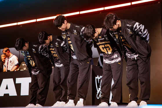 Members of Gen.G Esports bow after victory during the Swiss Stage of the 2023 League of Legends World Championship in October in Seoul. [RIOT GAMES]