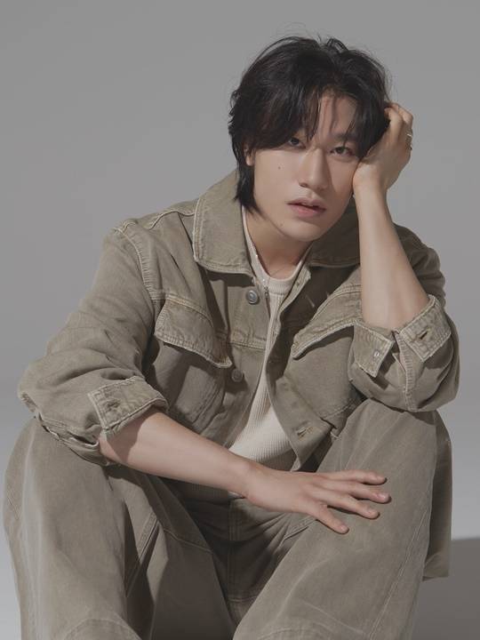 방예담이 직접 프로듀싱한 솔로 앨범으로 돌아왔다. 사진lGF엔터테인먼트