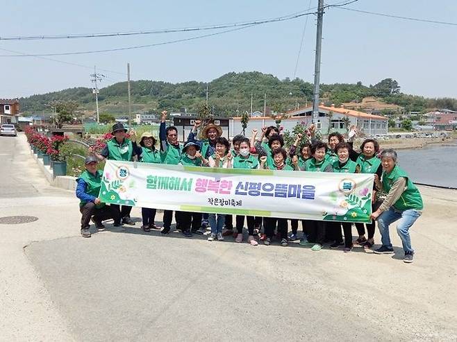 화원 신평마을이 우수 마을로 선정돼 내년도 사업비 200만원을 추가 지급 받는다. [사진제공=해남군]