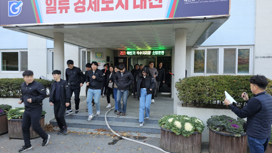 23일 대전시설관리공단 하수처리장에서 실시된 복합적 재난 상황 대비 소방훈련 장면. 사진=대전시설관리공단 제공