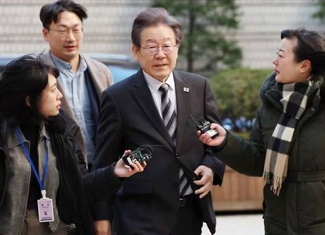 이재명 더불어민주당 대표가 24일 서울 서초구 서울중앙지법에서 열린 '故김문기·백현동 허위 발언' 관련 공직선거법 위반 혐의' 15차 공판에 출석하고 있다.ⓒ뉴시스