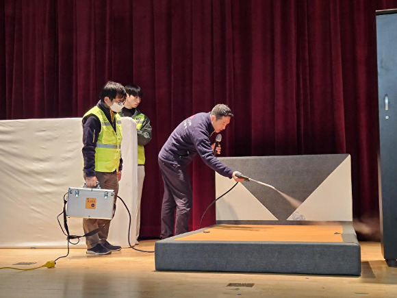 부산광역시 관계자들이 빈대 대응과 방제 특별교육에 참여하고 있다. [사진=부산광역시]