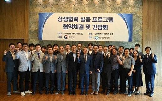 친환경 기업이자 국내 유일의 밸류업(Value-UP) 전문 플랫폼 회사인 주식회사 이도(YIDO, 대표이사 최정훈)의 자회사인 이도에코전주㈜는 환경IT 및 폐기물처리 전문기업인 (주)엔이씨솔루션과 ‘2차 연소 공기공급 유속 자동조절장치 및 반자동(Semi-Auto)운전시스템’을 구축한다고 24일 밝혔다.