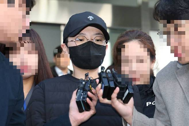 특경법상 사기 혐의로 구속영장이 발부된 전청조가 지난 10일 오전 서울 송파구 송파경찰서에서 서울동부지검으로 송치되고 있다. /사진=뉴시스