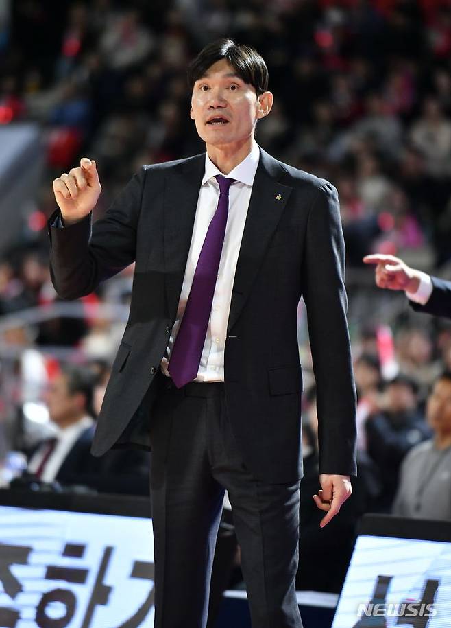 [서울=뉴시스]프로농구 원주 DB 김주성 감독 (사진 = KBL 제공)