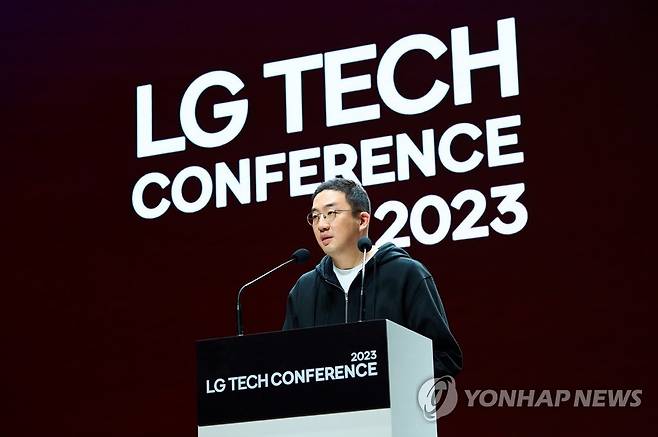 LG테크콘퍼런스에서 오프닝 스피치하는 구광모 회장 [LG 제공. 재판매 및 DB 금지] photo@yna.co.kr