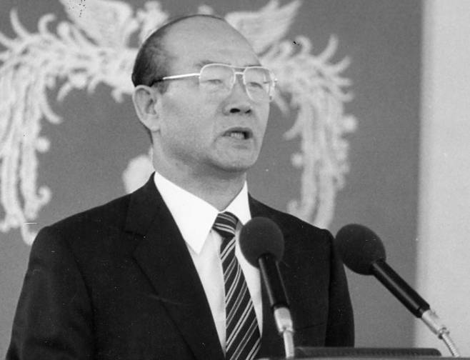 전두환 대통령은 자신이 군 출신인데도 국방예산까지 삭감하며 재정 개혁에 성공해 물가를 안정시켰다. 연설하는 전두환 대통령./조선일보 DB