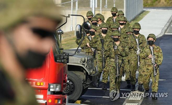 오키나와 이시가키섬 기지에서 이동하는 자위대 [교도 연합뉴스 자료사진. 재판매 및 DB 금지]