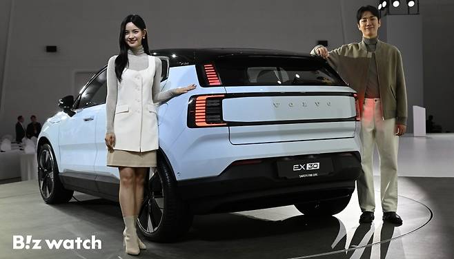 볼보자동차코리아가 28일 서울 중구 동대문디자인플라자에서 전기 SUV 'EX30'를 공개했다. /사진=이명근 기자 qwe123@