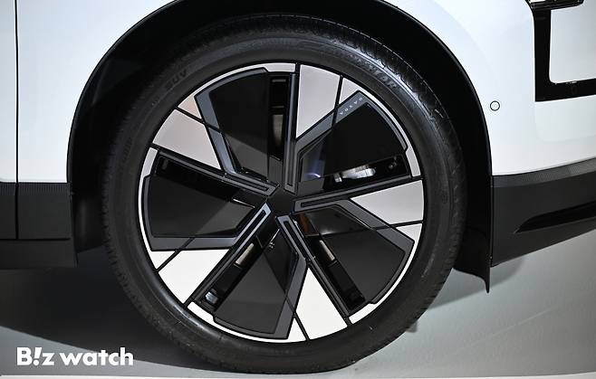 볼보자동차코리아가 28일 서울 중구 동대문디자인플라자에서 전기 SUV 'EX30'를 공개했다. /사진=이명근 기자 qwe123@